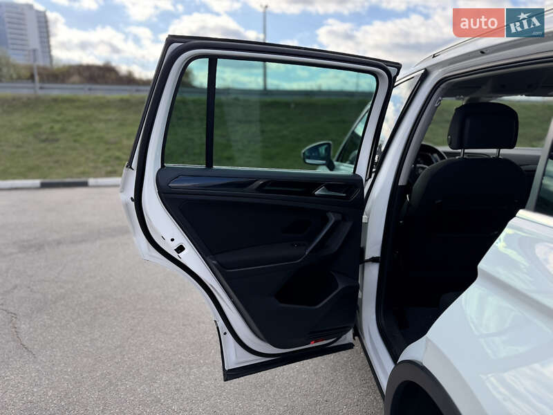 Внедорожник / Кроссовер Volkswagen Tiguan 2017 в Киеве фото 18 Внедорожник / Кроссовер Volkswagen Tiguan 2017 в Киеве