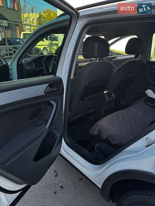 Внедорожник / Кроссовер Volkswagen Tiguan 2017 в Черновцах