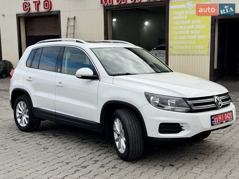 Позашляховик / Кросовер Volkswagen Tiguan 2016 в Кам'янець-Подільському