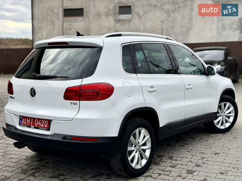 Позашляховик / Кросовер Volkswagen Tiguan 2016 в Кам'янець-Подільському