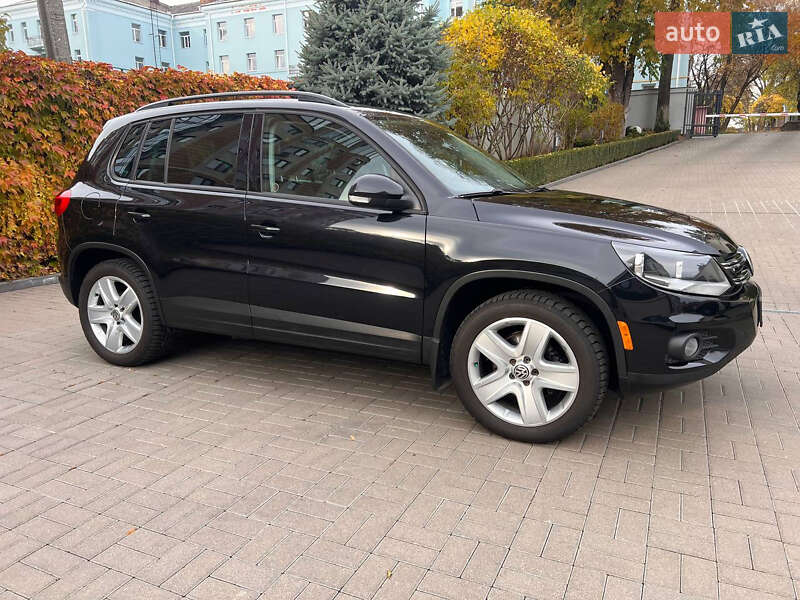 Внедорожник / Кроссовер Volkswagen Tiguan 2015 в Ровно