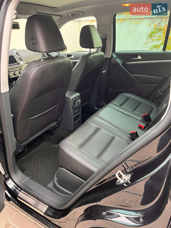 Внедорожник / Кроссовер Volkswagen Tiguan 2015 в Ровно