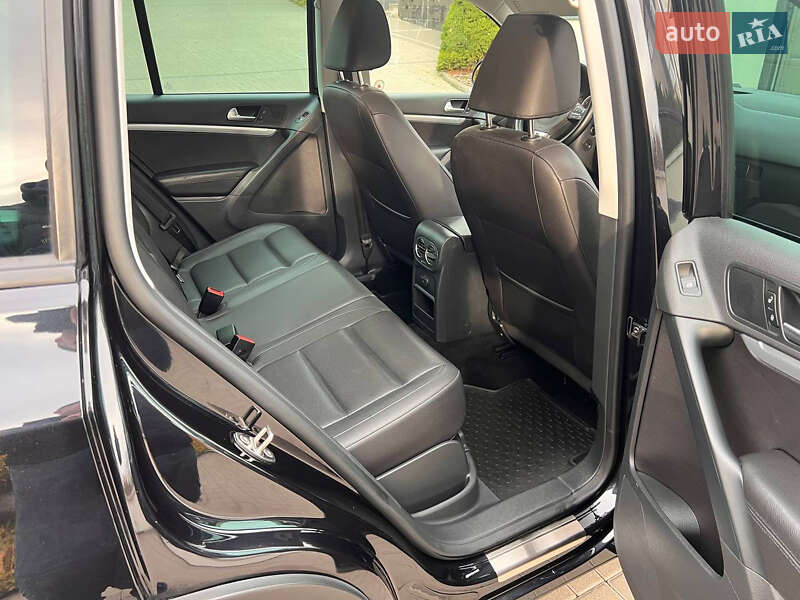 Внедорожник / Кроссовер Volkswagen Tiguan 2015 в Ровно