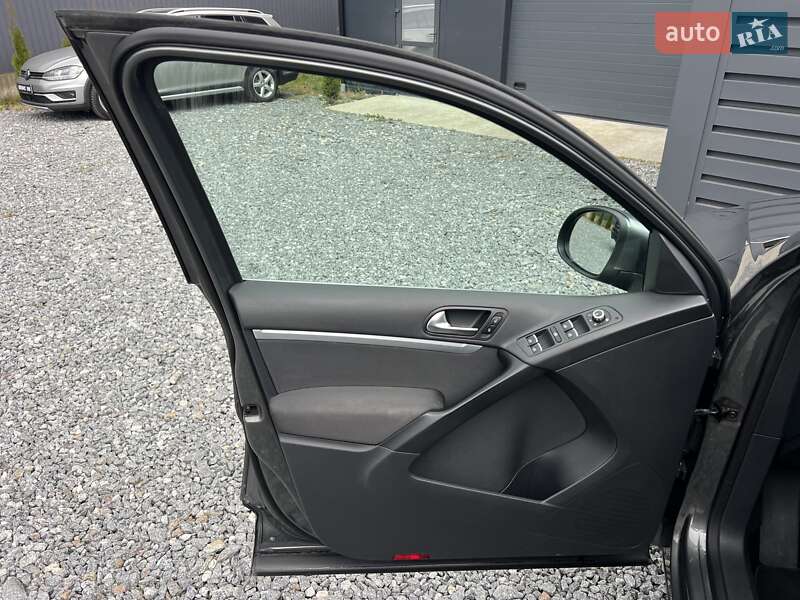 Позашляховик / Кросовер Volkswagen Tiguan 2015 в Львові