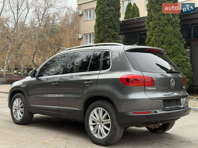 Внедорожник / Кроссовер Volkswagen Tiguan 2016 в Краснограде фото 4 Внедорожник / Кроссовер Volkswagen Tiguan 2016 в Краснограде