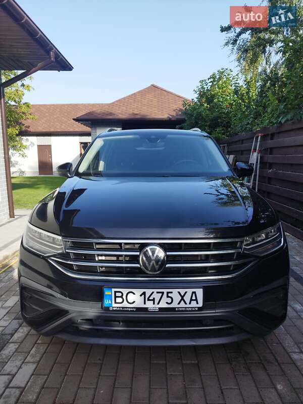 Внедорожник / Кроссовер Volkswagen Tiguan 2023 в Нововолынске