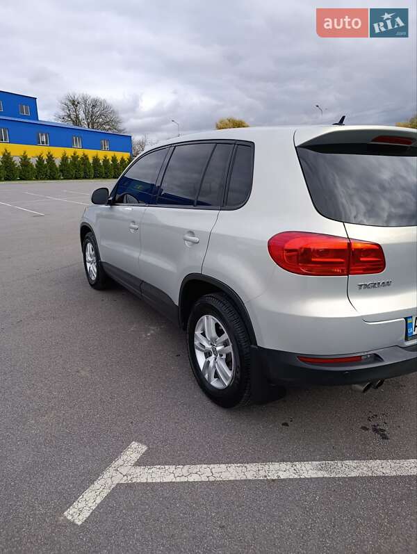 Внедорожник / Кроссовер Volkswagen Tiguan 2012 в Хмельнике