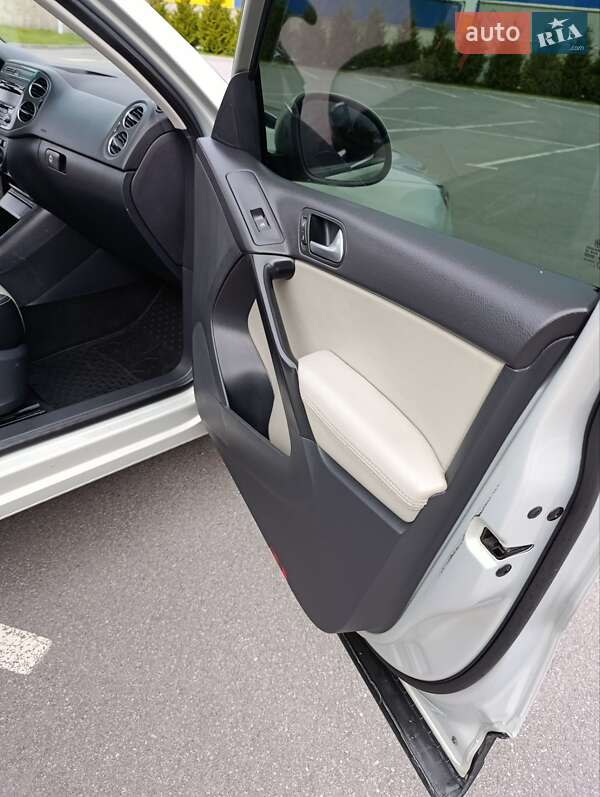Внедорожник / Кроссовер Volkswagen Tiguan 2012 в Хмельнике