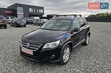 Внедорожник / Кроссовер Volkswagen Tiguan 2010 в Глыбокой