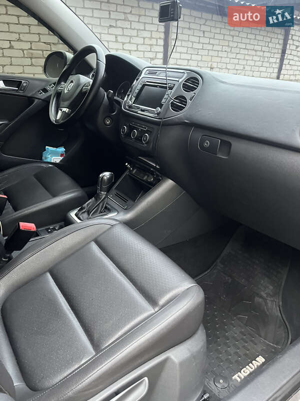 Внедорожник / Кроссовер Volkswagen Tiguan 2012 в Харькове