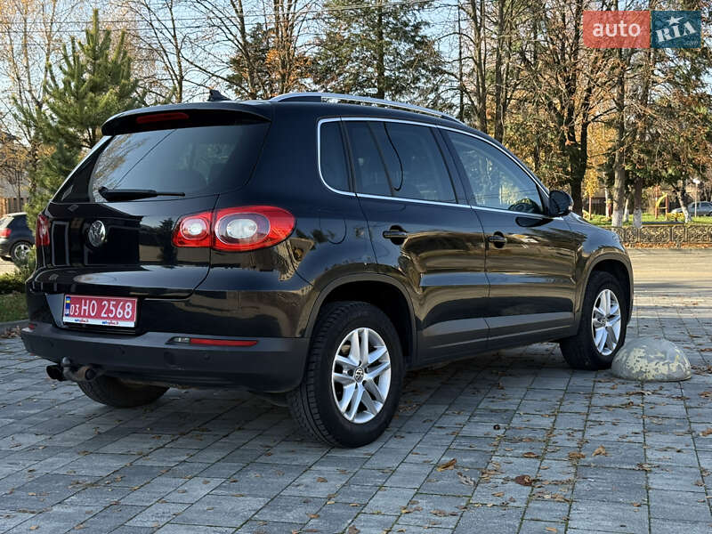 Внедорожник / Кроссовер Volkswagen Tiguan 2011 в Тячеве