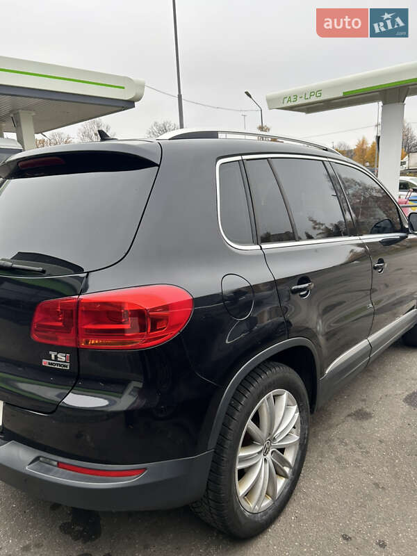 Внедорожник / Кроссовер Volkswagen Tiguan 2016 в Киеве