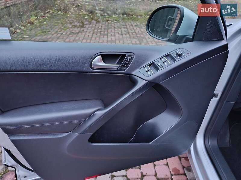 Внедорожник / Кроссовер Volkswagen Tiguan 2016 в Киеве