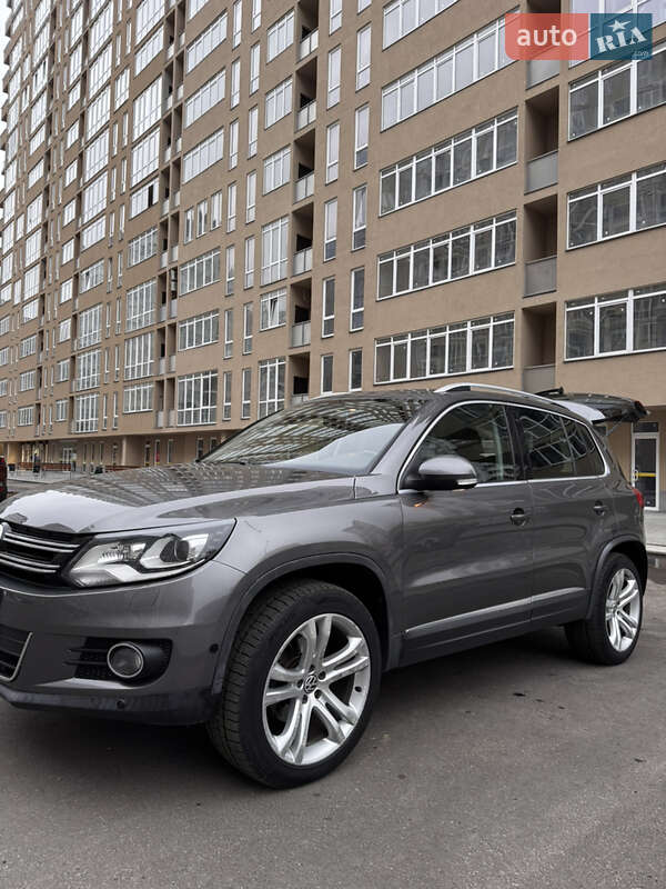 Внедорожник / Кроссовер Volkswagen Tiguan 2011 в Харькове