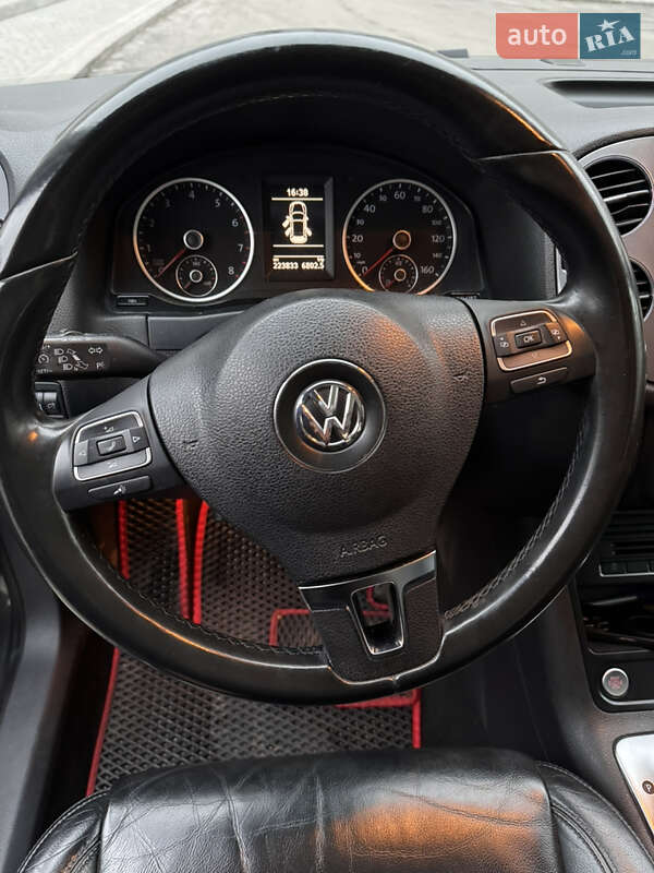 Внедорожник / Кроссовер Volkswagen Tiguan 2011 в Харькове