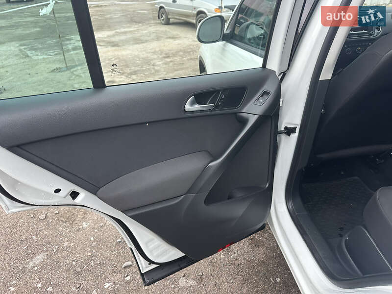 Внедорожник / Кроссовер Volkswagen Tiguan 2016 в Нежине