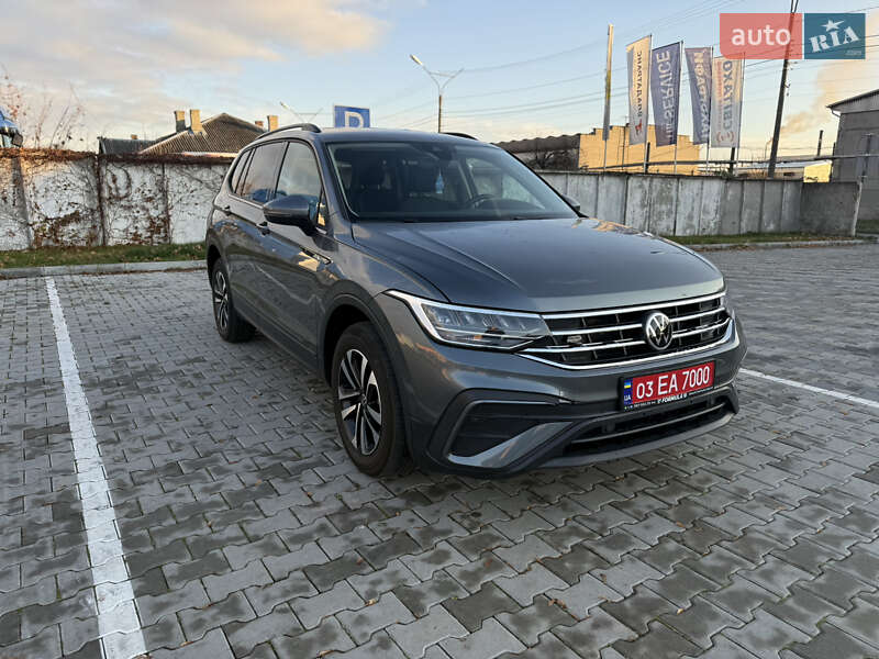 Внедорожник / Кроссовер Volkswagen Tiguan 2023 в Нововолынске