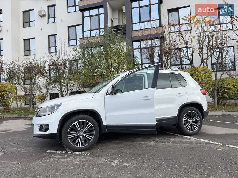 Внедорожник / Кроссовер Volkswagen Tiguan 2015 в Киеве