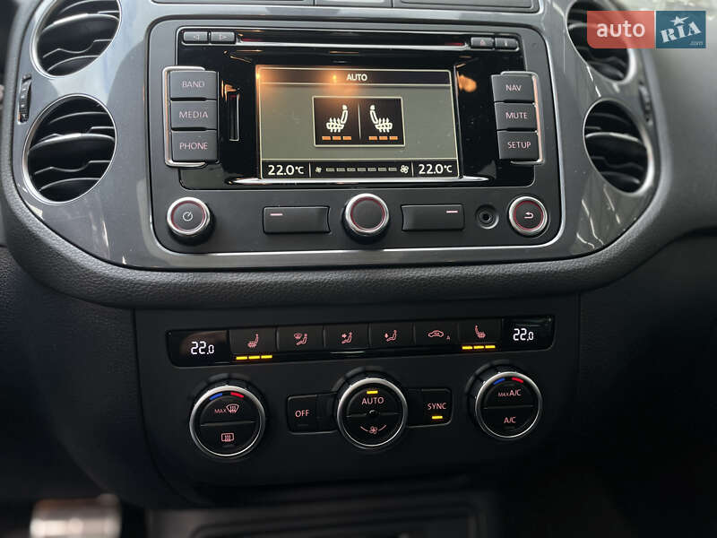 Внедорожник / Кроссовер Volkswagen Tiguan 2015 в Львове