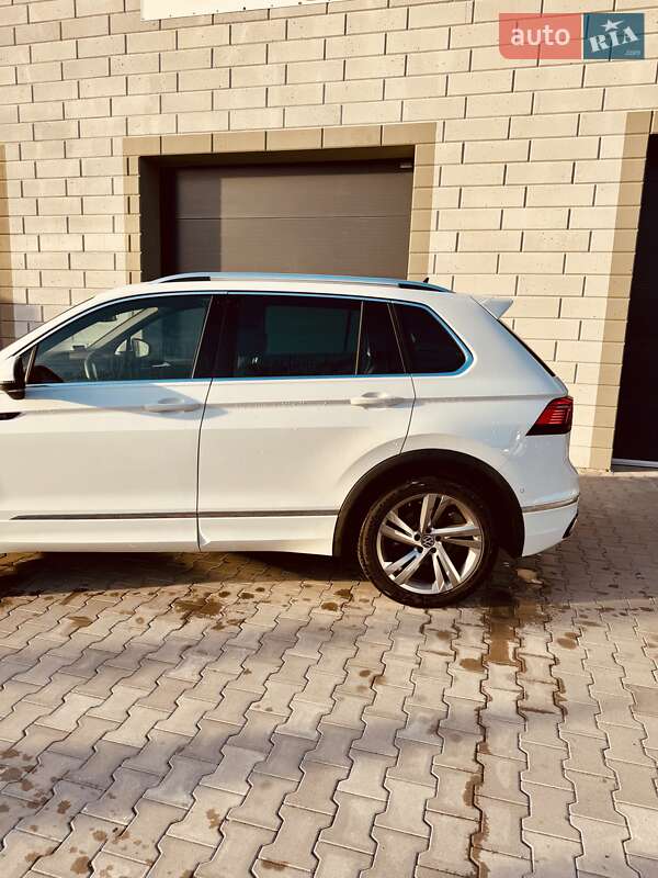 Внедорожник / Кроссовер Volkswagen Tiguan 2022 в Киеве