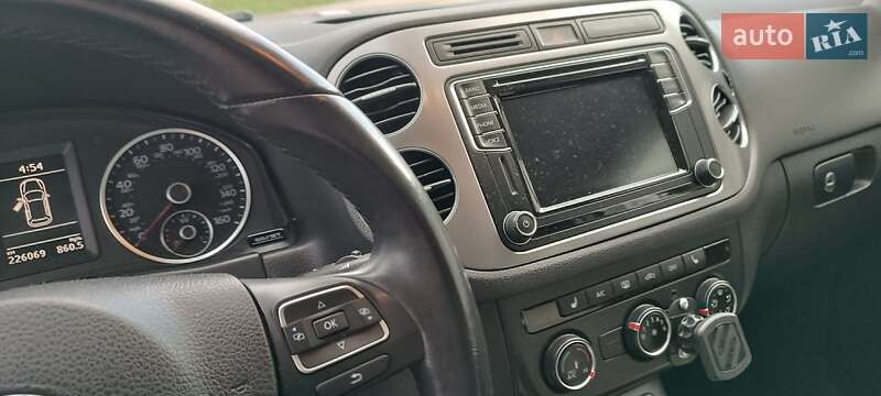 Внедорожник / Кроссовер Volkswagen Tiguan 2016 в Желтых Водах