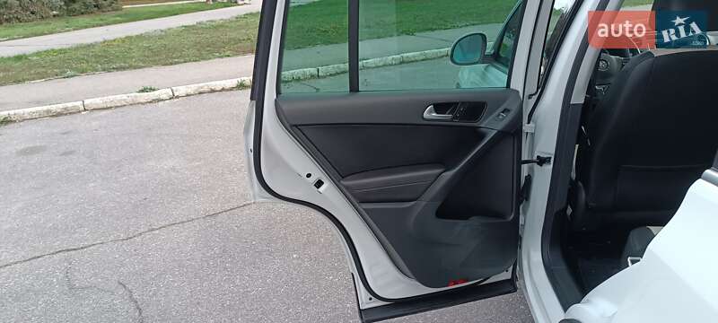 Внедорожник / Кроссовер Volkswagen Tiguan 2016 в Желтых Водах