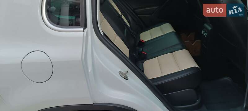 Внедорожник / Кроссовер Volkswagen Tiguan 2016 в Желтых Водах