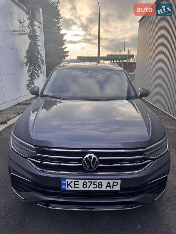 Внедорожник / Кроссовер Volkswagen Tiguan 2023 в Каменском