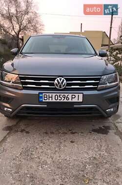 Внедорожник / Кроссовер Volkswagen Tiguan 2017 в Белгороде-Днестровском