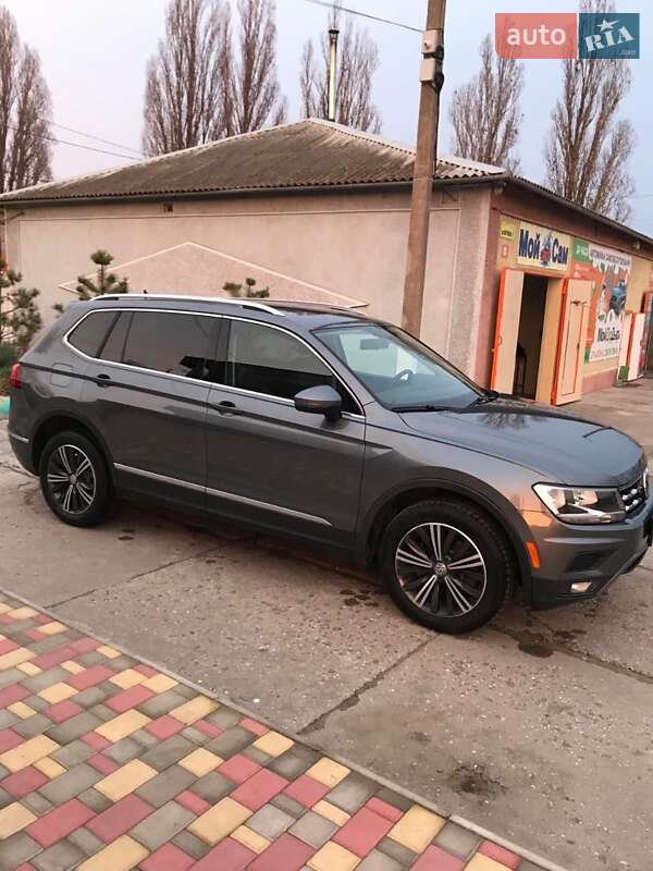 Внедорожник / Кроссовер Volkswagen Tiguan 2017 в Белгороде-Днестровском фото 12 Внедорожник / Кроссовер Volkswagen Tiguan 2017 в Белгороде-Днестровском