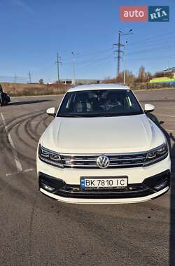 Внедорожник / Кроссовер Volkswagen Tiguan 2018 в Ровно