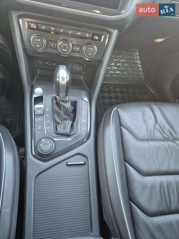 Внедорожник / Кроссовер Volkswagen Tiguan 2018 в Ровно