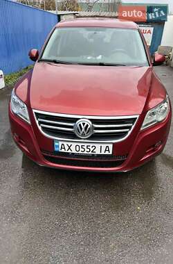 Внедорожник / Кроссовер Volkswagen Tiguan 2010 в Харькове