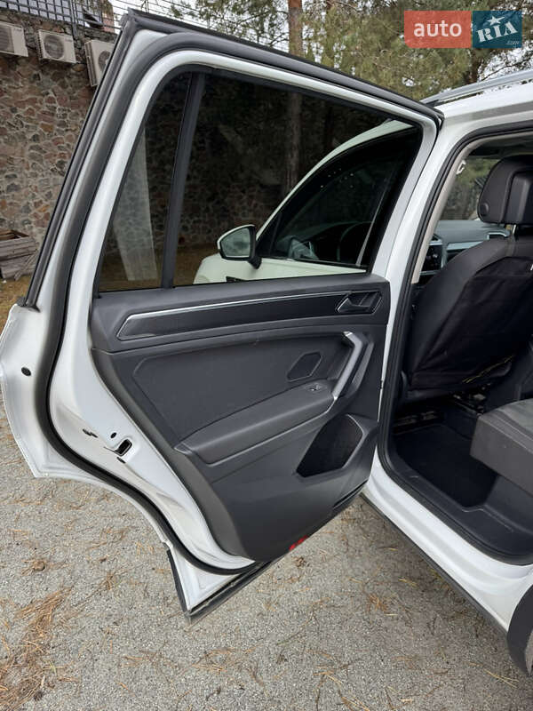 Позашляховик / Кросовер Volkswagen Tiguan 2018 в Києві фото 10 Позашляховик / Кросовер Volkswagen Tiguan 2018 в Києві