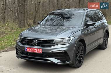Внедорожник / Кроссовер Volkswagen Tiguan 2022 в Киеве