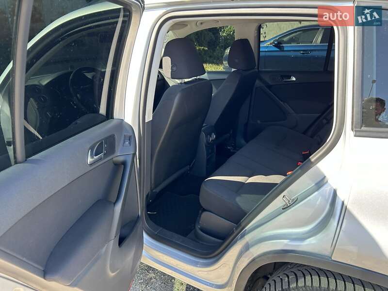 Внедорожник / Кроссовер Volkswagen Tiguan 2015 в Харькове