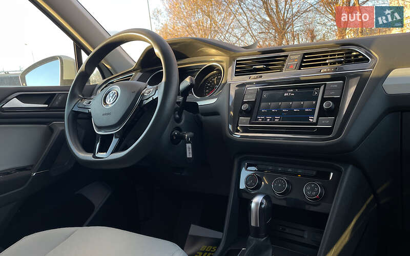 Внедорожник / Кроссовер Volkswagen Tiguan 2017 в Львове