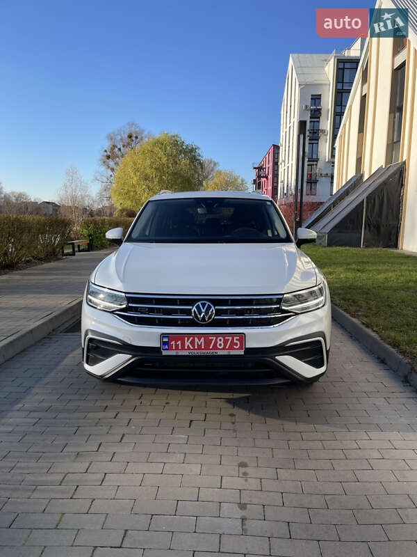 Внедорожник / Кроссовер Volkswagen Tiguan 2023 в Киеве