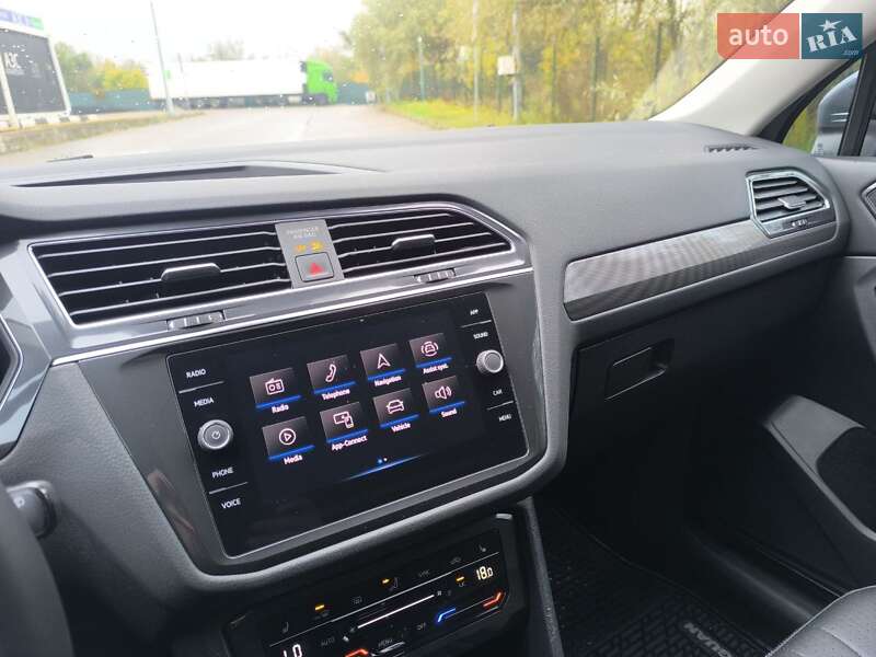 Внедорожник / Кроссовер Volkswagen Tiguan 2021 в Киеве