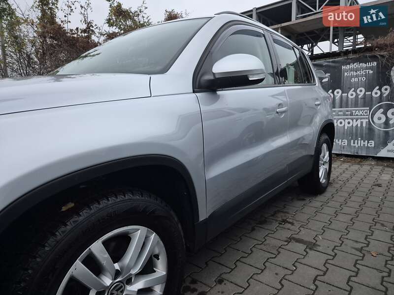 Внедорожник / Кроссовер Volkswagen Tiguan 2016 в Виннице