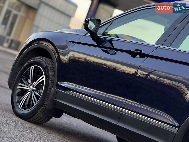 Внедорожник / Кроссовер Volkswagen Tiguan 2017 в Радивилове