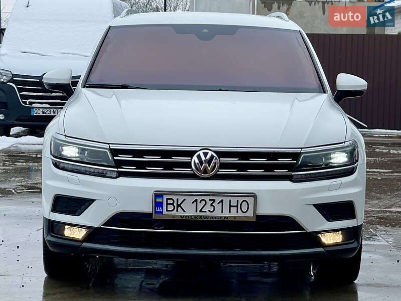 Внедорожник / Кроссовер Volkswagen Tiguan 2017 в Млинове