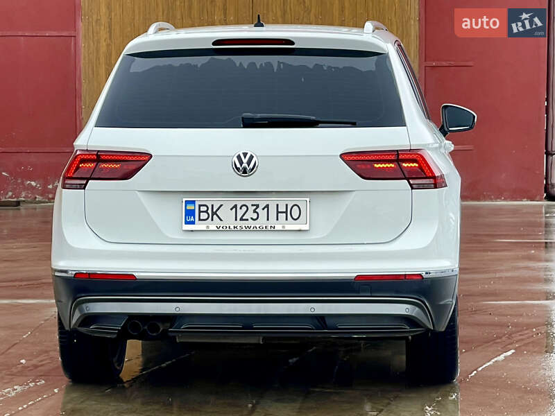 Внедорожник / Кроссовер Volkswagen Tiguan 2017 в Млинове