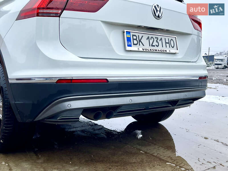 Внедорожник / Кроссовер Volkswagen Tiguan 2017 в Млинове