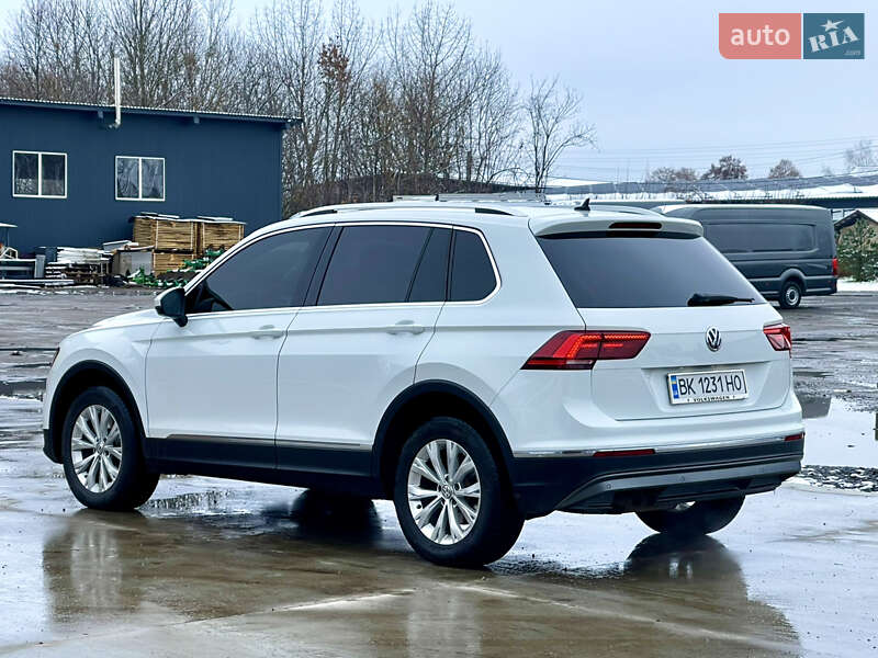 Внедорожник / Кроссовер Volkswagen Tiguan 2017 в Млинове