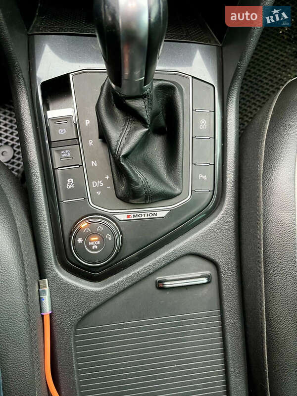 Внедорожник / Кроссовер Volkswagen Tiguan 2017 в Млинове