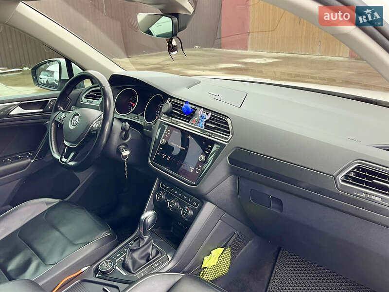 Внедорожник / Кроссовер Volkswagen Tiguan 2017 в Млинове
