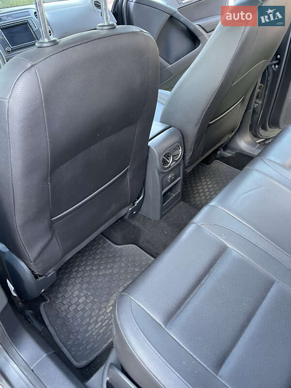 Внедорожник / Кроссовер Volkswagen Tiguan 2016 в Ровно