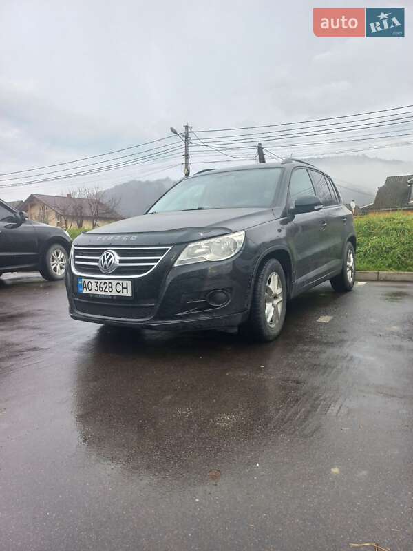 Внедорожник / Кроссовер Volkswagen Tiguan 2011 в Рахове