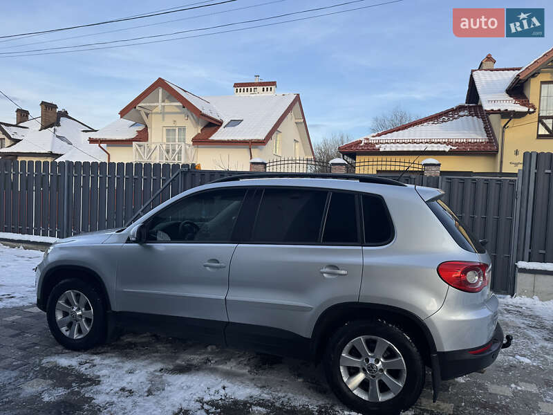Внедорожник / Кроссовер Volkswagen Tiguan 2010 в Львове